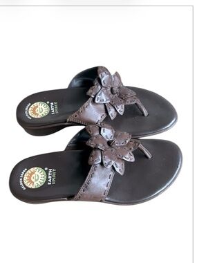 Earth Spirit Flip Flop Dark Brown Sandals with Flower Genuine Leather Size 6